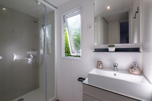 Shower, hair dryer, towels, toilet paper