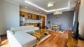 Superior Double Room | Living area | 42-inch TV with cable channels