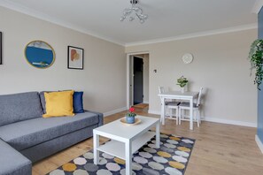 Living area - BookedUK - Bright flat in Harlow (Harlow)