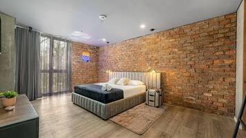 2 bedrooms, desk, iron/ironing board, travel cot