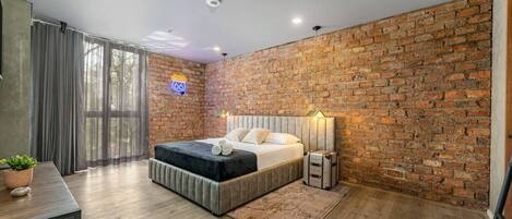 2 Schlafzimmer, Schreibtisch, Bügeleisen/Bügelbrett, Reisekinderbett