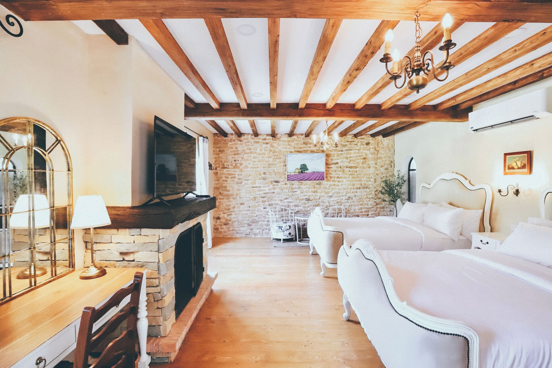 Minibar, in-room safe, desk, free WiFi