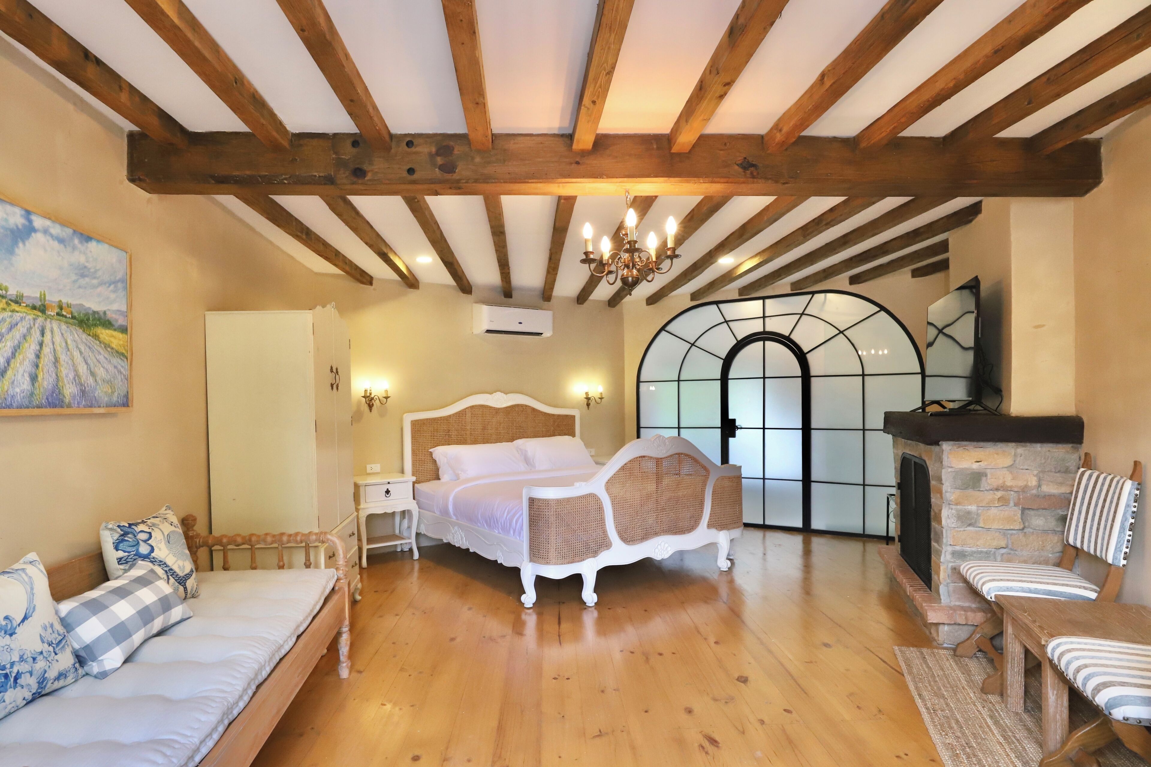 Minibar, caja de seguridad en la habitación, escritorio y wifi gratis 