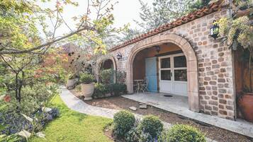 Dome Superior | Minibar, in-room safe, desk, free WiFi