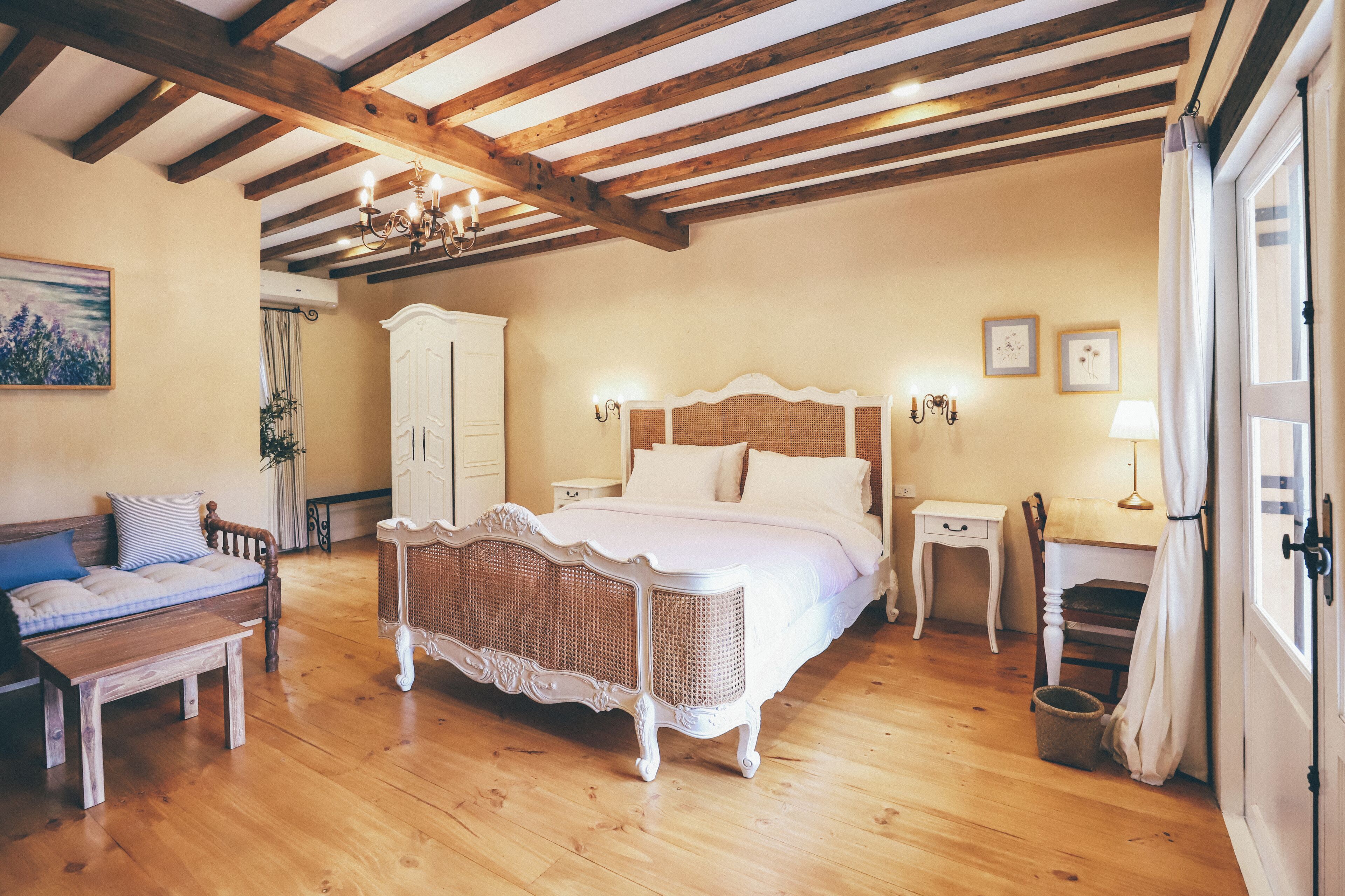 Minibar, in-room safe, desk, free WiFi