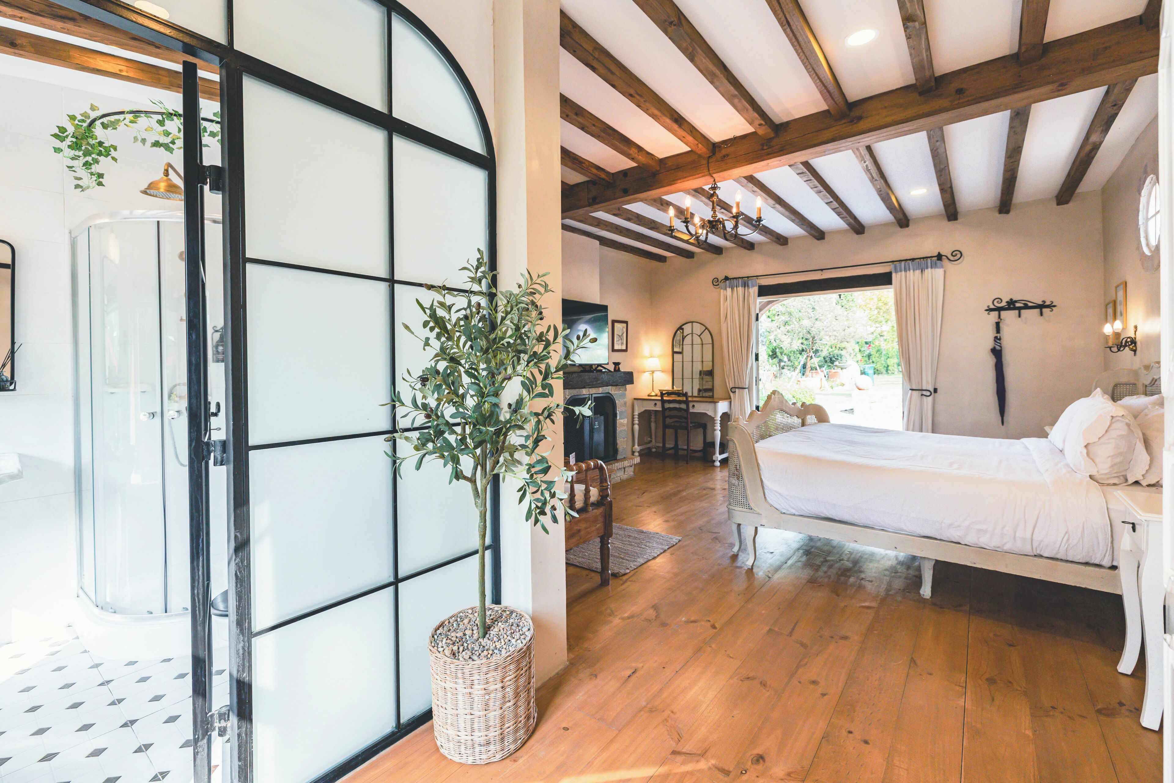 Dome Standard | มินิบาร์, ตู้นิรภัยในห้องพัก, โต๊ะทำงาน, Wi-Fi ฟรี