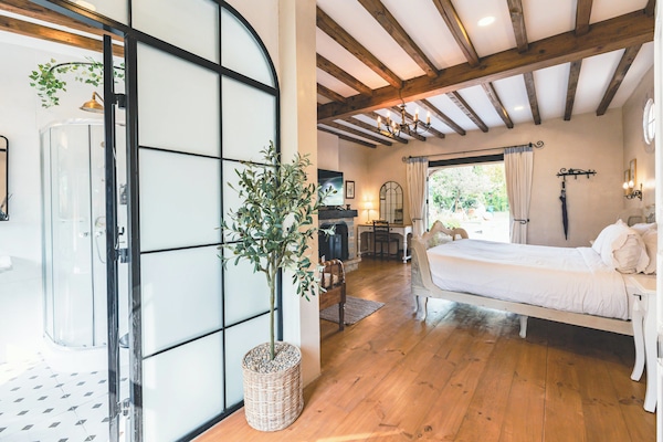 Minibar, in-room safe, desk, free WiFi