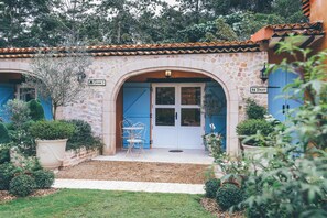 Minibar, caja de seguridad en la habitación, escritorio y wifi gratis 