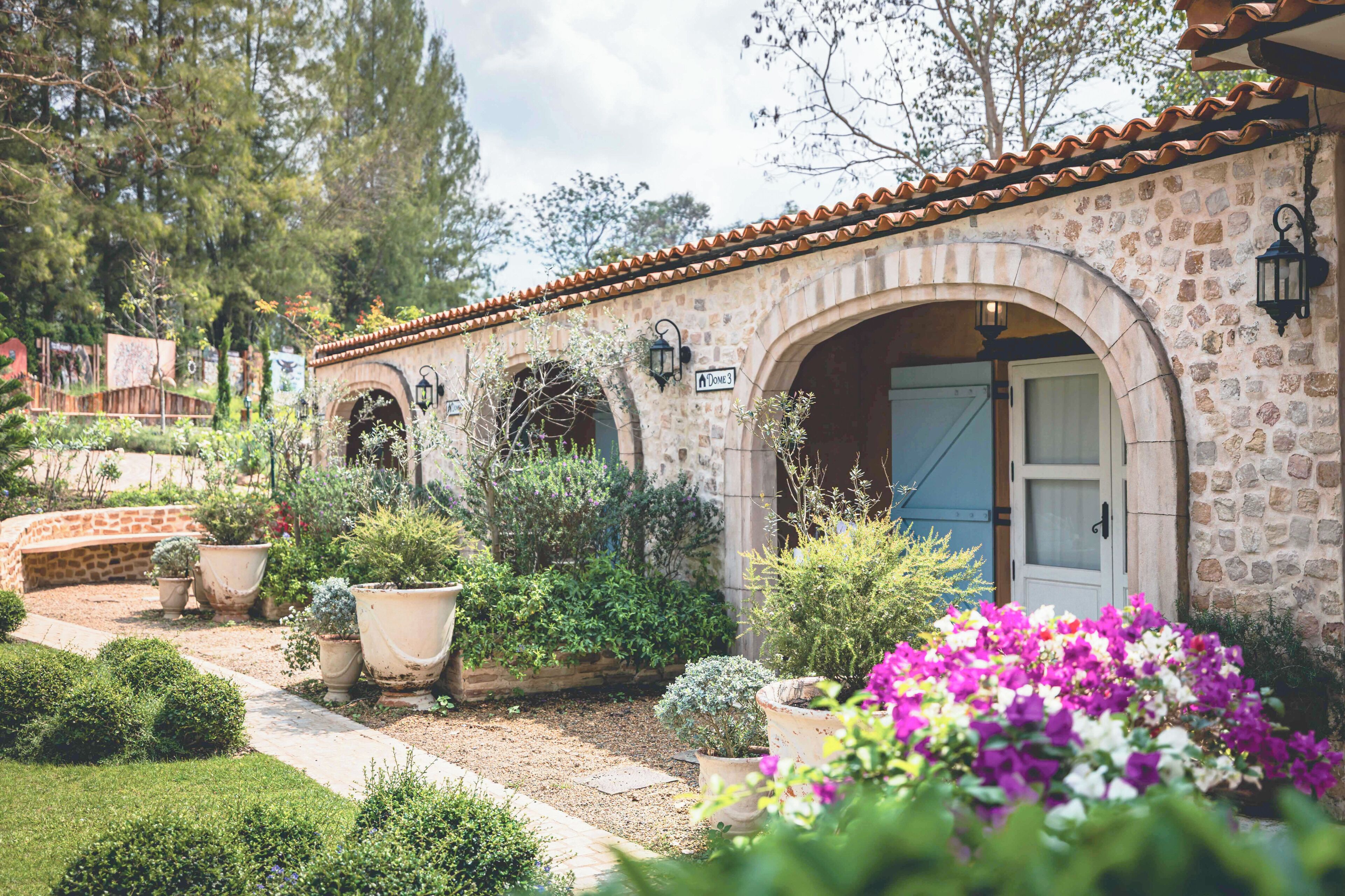 Dome Standard | Minibar, in-room safe, desk, free WiFi