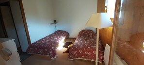 2 bedrooms, iron/ironing board, travel cot, Internet - Two-room apartment with Mont Blanc view (Combloux)