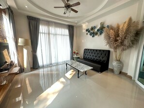 Exclusive ház | Nappalirész | LED-tévé és fizetős filmek