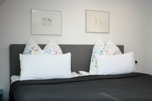 1 bedroom, iron/ironing board, travel cot, WiFi