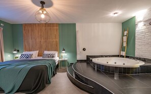 Bügeleisen/Bügelbrett, kostenloses WLAN, Bettwäsche