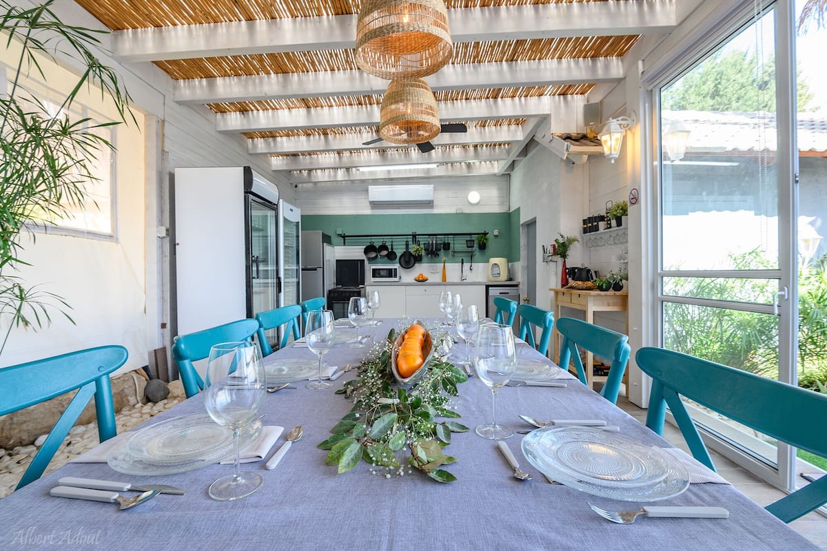 Villa Exclusive, 4 chambres, non-fumeurs, vue lac | Coin séjour | TV connectée de 32 pouces avec chaßnes par cùble, télévision