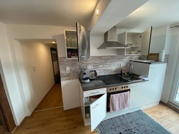 Kühlschrank, Ofen, Herdplatte, Geschirrspüler