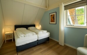 3 slaapkamers, een strijkplank/strijkijzer, internet, beddengoed