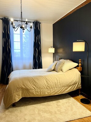2 bedrooms, iron/ironing board, WiFi, bed sheets - Lovely Alsatian house with garden, 2 bedrooms. Pets allowed (Kutzenhausen)