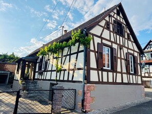 Exterior - Lovely Alsatian house with garden, 2 bedrooms. Pets allowed (Kutzenhausen)