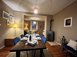 Dining - Lovely Alsatian house with garden, 2 bedrooms. Pets allowed (Kutzenhausen)