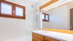 Bathroom - 3* Apartment, 2 bedrooms, 6 guests, near slopes, WIFI (La Clusaz)