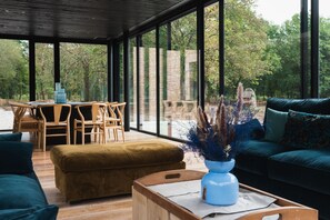 Smart-tv en een open haard