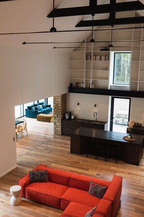 Smart TV, fireplace