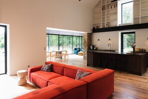 Smart TV, fireplace - La Maison Rouge  (Plélan-le-Petit)