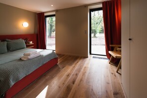 5 bedrooms, in-room safe, iron/ironing board, travel cot