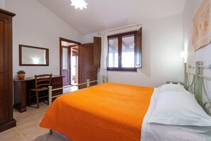 2 chambres, bureau, fer et planche à repasser, accès au Wi-Fi (inclus)