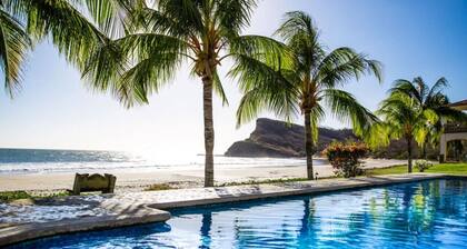 Villas Iguana A-13: Beachfront Condo