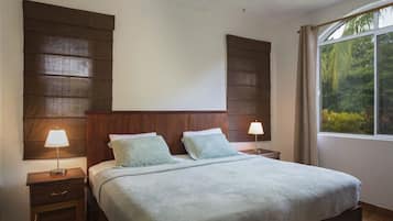 2 bedrooms, travel cot, free WiFi, bed sheets