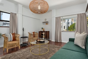 Departamento Grand | Área de sala de estar | Televisión de pantalla plana, Netflix y servicios de streaming