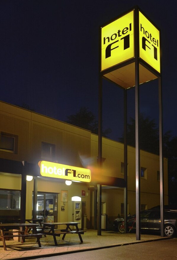 ด้านหน้าที่พัก