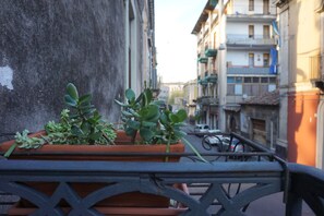 Camera Matrimoniale con Balcone | View from room - Palazzo Speciale B&B (Catania)