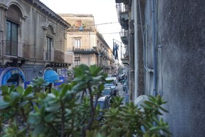Camera Matrimoniale con Balcone | View from room - Palazzo Speciale B&B (Catania)