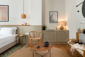 Minibar, caja de seguridad en la habitación y cortinas blackout 