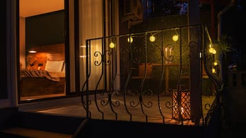 Kamar Desain, 1 Tempat Tidur Queen, Boleh Merokok, pemandangan kebun | Seprai premium, tempat tidur Select Comfort, minibar, dan meja kerja
