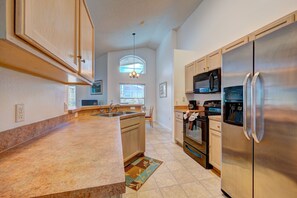 Réfrigérateur, micro-ondes, four, lave-vaisselle