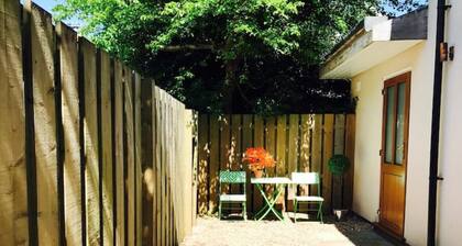 Apartment with own entrance & terrace on West Hill