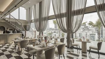 2 restaurants, serveren ontbijt, lunch, diner, Vietnamese gerechten