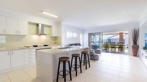 Interior - 13 Morna Point Rd - pet friendly , boat parking house on one level (Anna Bay)