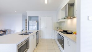 Fridge, microwave, oven, stovetop - 13 Morna Point Rd - pet friendly , boat parking house on one level (Anna Bay)