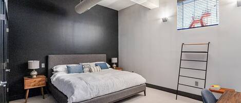 3 bedrooms, desk, iron/ironing board, free WiFi