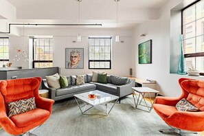 تلفزيون ذكي، كُتُب، مكتبة موسيقى، ستيريو