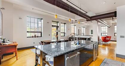 PVDLoft ︙ Curated Design ︙ Prime Walkable Locale ︙ Near Brown & RISD