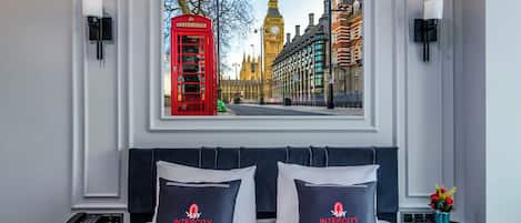 Bureau, rideaux occultants, chambres insonorisées