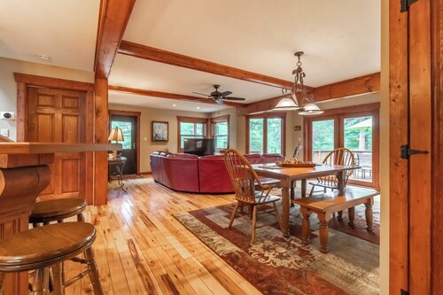 LAKEFRONT HOME ON CASTLE ROCK LAKE WITH PRIVATE PIER - PET FRIENDLY