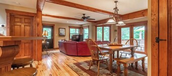 LAKEFRONT HOME ON CASTLE ROCK LAKE WITH PRIVATE PIER - PET FRIENDLY