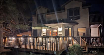 LAKEFRONT HOME ON CASTLE ROCK LAKE WITH PRIVATE PIER - PET FRIENDLY