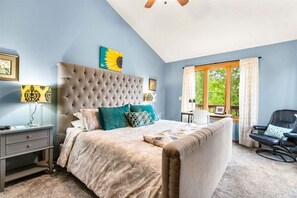 8 bedrooms, travel crib, free WiFi, bed sheets